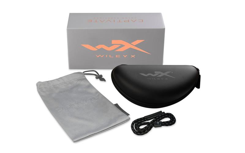 Eine WILEY X-Box mit schwarzem Hartschalenetui, grauem Kordelzugbeutel und schwarzer Kordel - unverzichtbares Zubehör für Ihre Wiley X Sonnenbrille CLIMB.