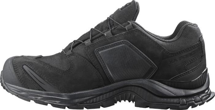 Die Seitenansicht des SALOMON FORCES Salomon XA FORCES GTX - Black zeigt die robuste Sohle, die Mesh- und Synthetik-Overlays und das niedrig geschnittene Design vor einem weißen Hintergrund.