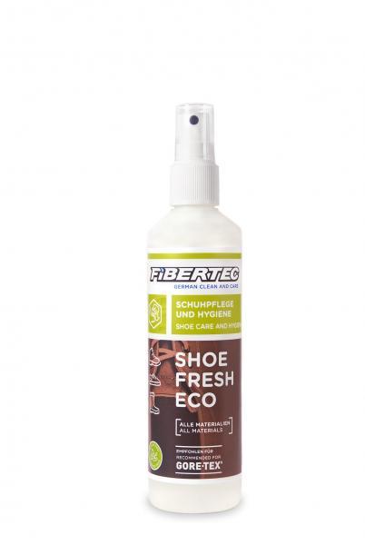 Eine weiße Sprühflasche mit der Aufschrift FIBERTEC Shoe Fresh Eco 250ml, ein Schuhdesodorierer für Pflege und Hygiene. Geeignet für alle Materialien, einschließlich Gore-Tex. Das Etikett zeigt Text in Deutsch und Englisch.