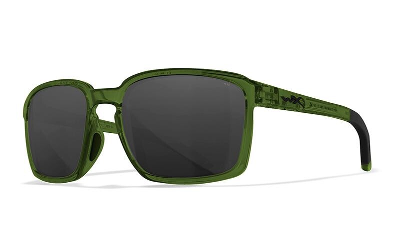 Die WILEY X Sonnenbrille ALFA bietet 100% UVA/UVB-Schutz und überzeugt mit olivgrünem, rechteckigem Gestell und dunklen Gläsern. Das Modell ist leicht schräg abgebildet.