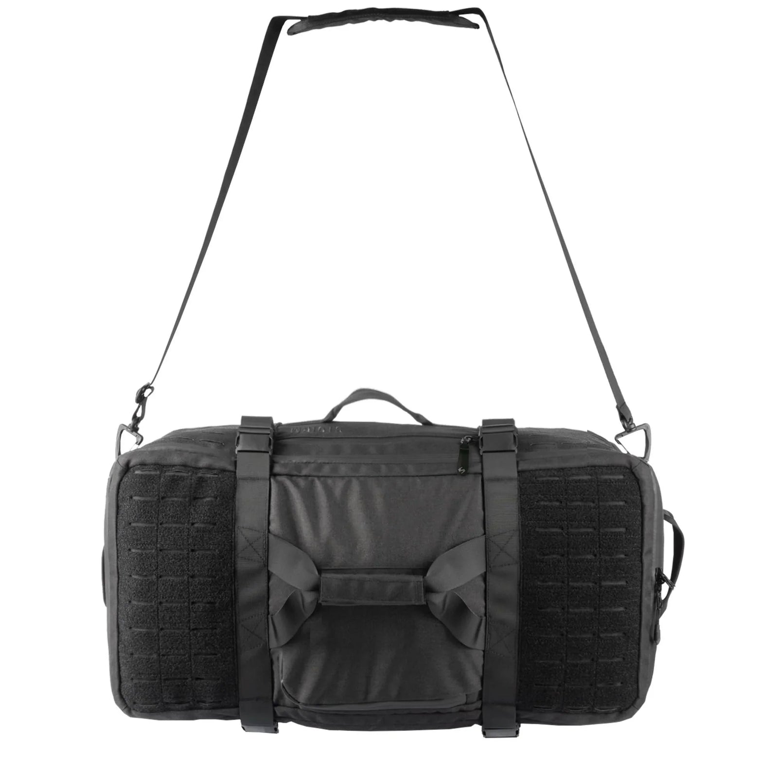 Die STOIRM 50L Duffel Bag von STOIRM ist eine schwarze, wasserabweisende taktische Reisetasche mit Schulterriemen, zwei Griffen an der Vorderseite, Reißverschlussfächern und strukturierten Seitenwänden, dargestellt auf weißem Hintergrund.