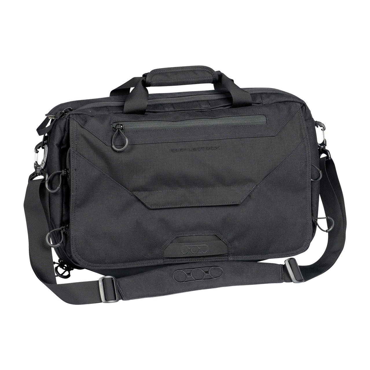 Die EBERLESTOCK Executive Brief ist eine schwarze Kuriertasche mit Reißverschlussfächern, einem Griff an der Oberseite und einem verstellbaren Schultergurt. Sie eignet sich zum Transport von persönlichen oder beruflichen Gegenständen, einschließlich eines 17-Zoll-Laptops.