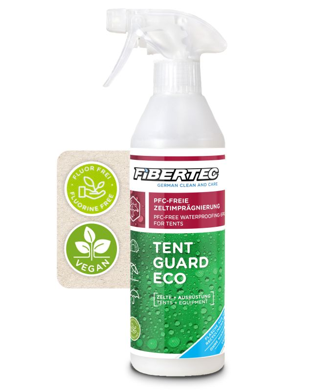 Das FIBERTEC Fibertec Tent Guard Eco 500ml Spray in Grün und Weiß bietet eine umweltfreundliche, wasserabweisende Formel für Outdoor-Stoffe und Zelte. Die Symbole auf dem Etikett zeigen, dass es vegan und fluorfrei ist.