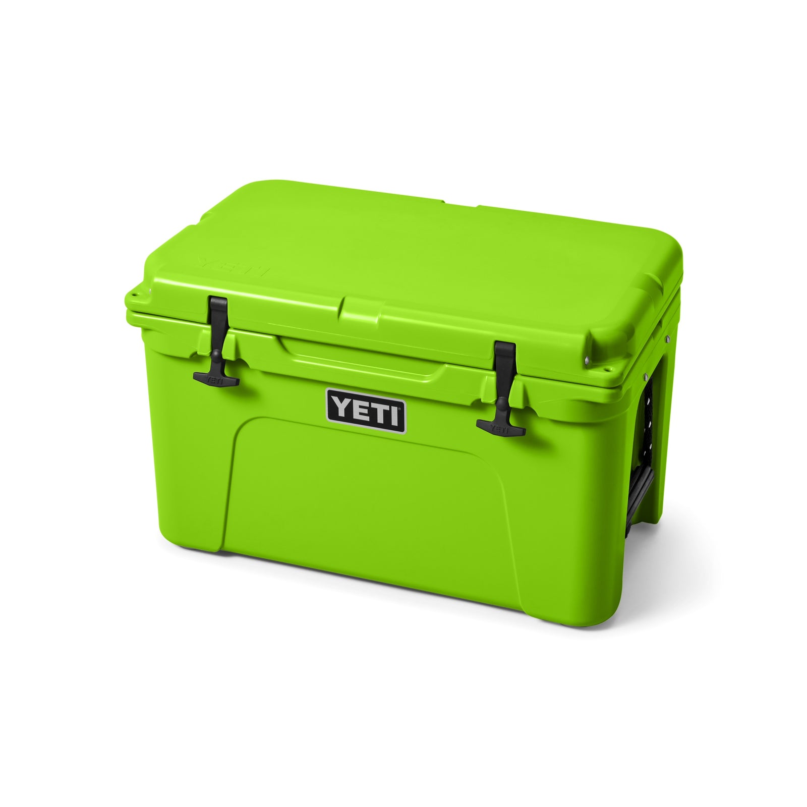 Die YETI® Kühlbox Tundra 45 - Venom zeichnet sich durch ein leuchtend grünes Design mit schwarzen Griffen und zwei Frontverschlüssen auf weißem Hintergrund aus.