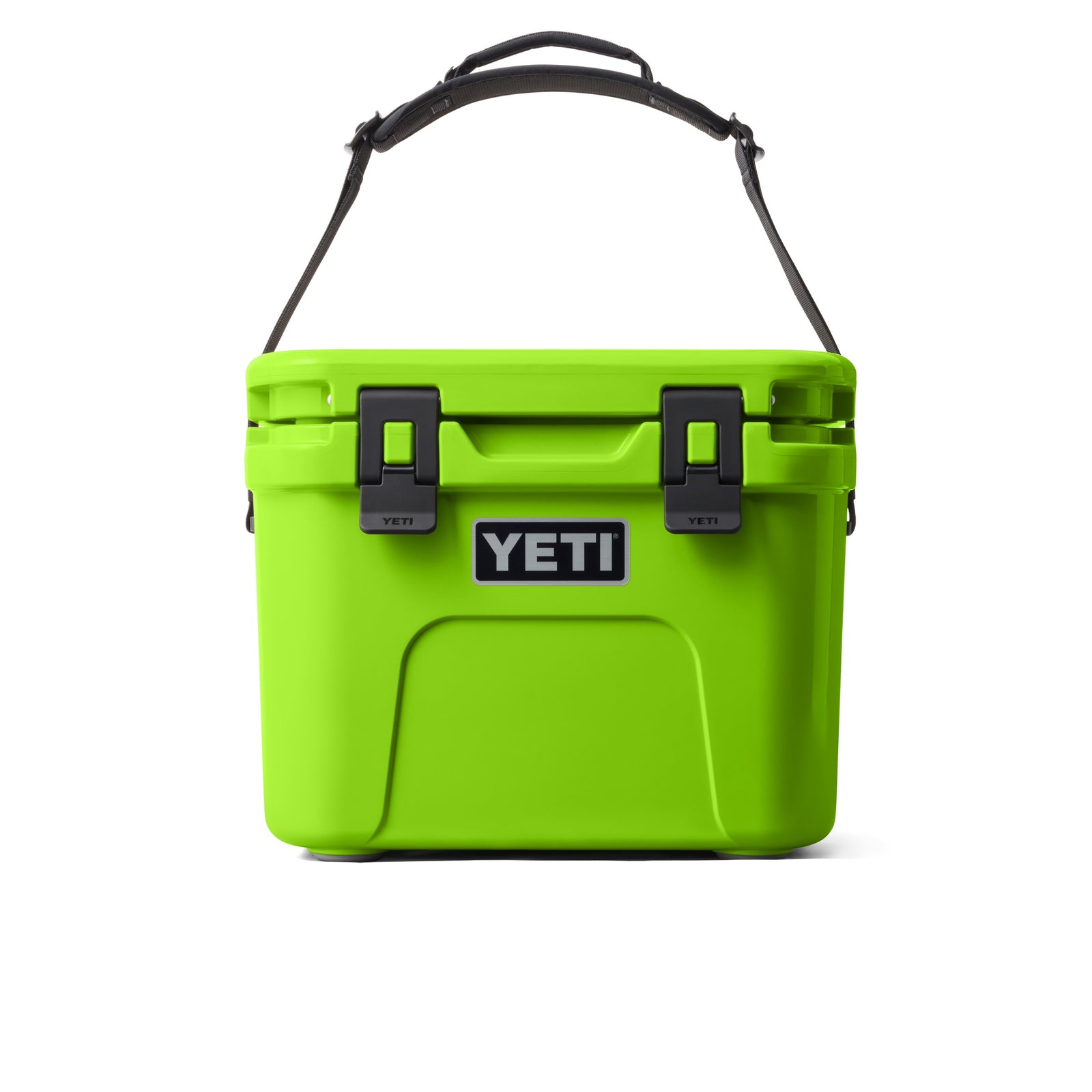 Die YETI® Kühlbox Roadie 15 - Venom in leuchtendem Grün mit schwarzem Griff und stabilen Verschlüssen steht vor weißem Hintergrund und trägt das markante YETI-Logo auf der Vorderseite.