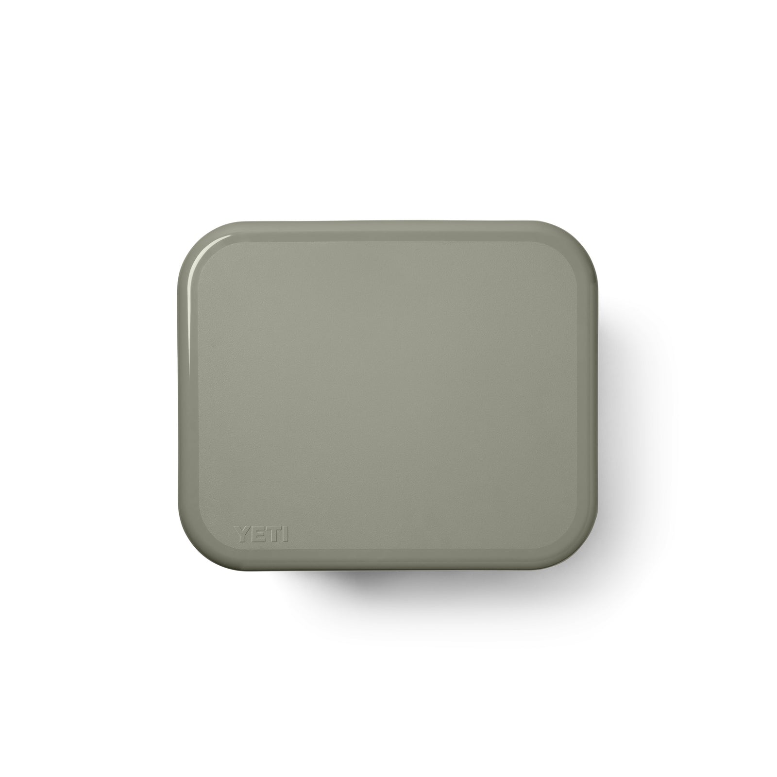 Eine rechteckige olivgrüne YETI® Kühlbox Roadie 24 - Ridgeline mit abgerundeten Kanten und mattem Finish, von oben gesehen auf weißem Hintergrund. Der Schriftzug "YETI Roadie 24" ist unten links dezent eingeprägt und hebt dieses Stück in limitierter Auflage hervor.