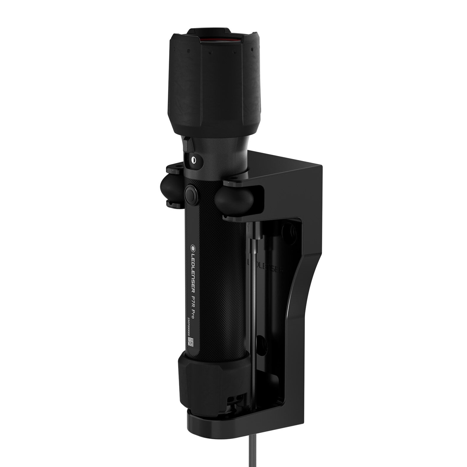 Eine schwarze, zylindrische LEDLENSER Taschenlampe P7R Pro mit einem strukturierten Griff ist vertikal in einem schlanken Wandhalter platziert. Mit sichtbarem Branding, Oberflächentasten und einem angeschlossenen Kabel ist sie perfekt für den Außeneinsatz geeignet.