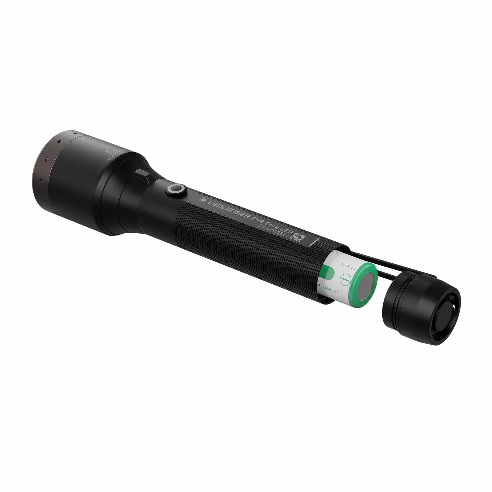 Eine schwarze LEDLENSER Taschenlampe P9R Core LEP mit geöffnetem Batteriefach, das zwei zylindrische grün-weiße Batterien und eine abnehmbare Endkappe enthält. Mit strukturiertem Griff und sichtbarem Branding ist sie ideal für Such- und Rettungseinsätze.