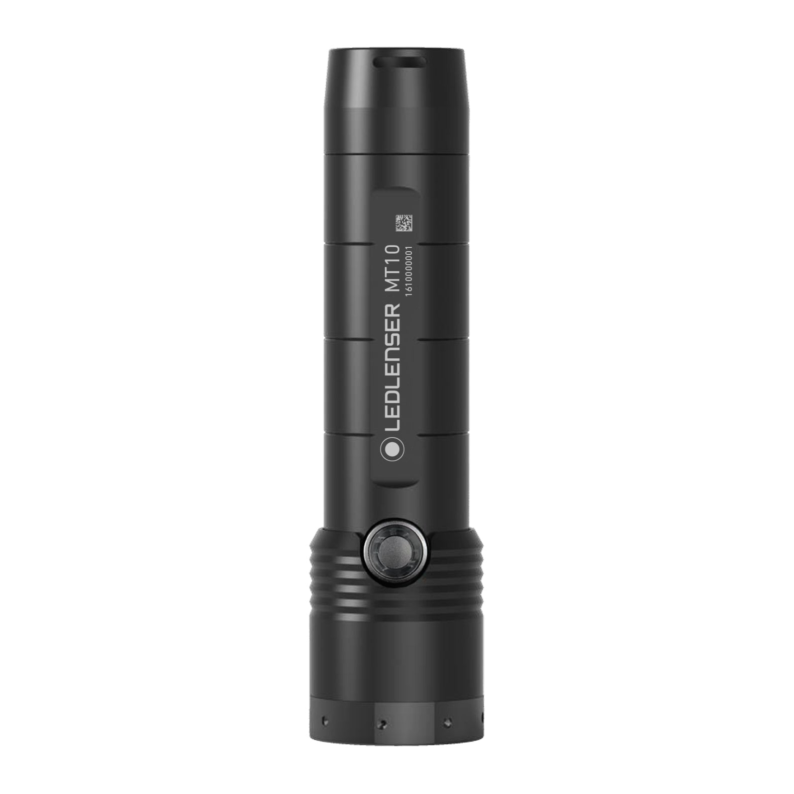 Die LEDLENSER Taschenlampe MT10 Black Edition, eine schwarze, zylindrische LED-Taschenlampe mit 1000 Lumen, steht aufrecht auf weißem Grund und verfügt über einen Knopf in Bodennähe und einen geriffelten Griffbereich.