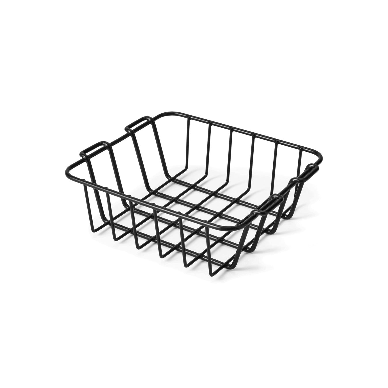 Ein schwarzer Metalldrahtkorb mit einem rechteckigen, offenen Gitterdesign, ideal für die Organisation von Gegenständen in Ihrer YETI® Kühlbox Tundra 35 - King Crab von YETI, abgebildet auf weißem Hintergrund.