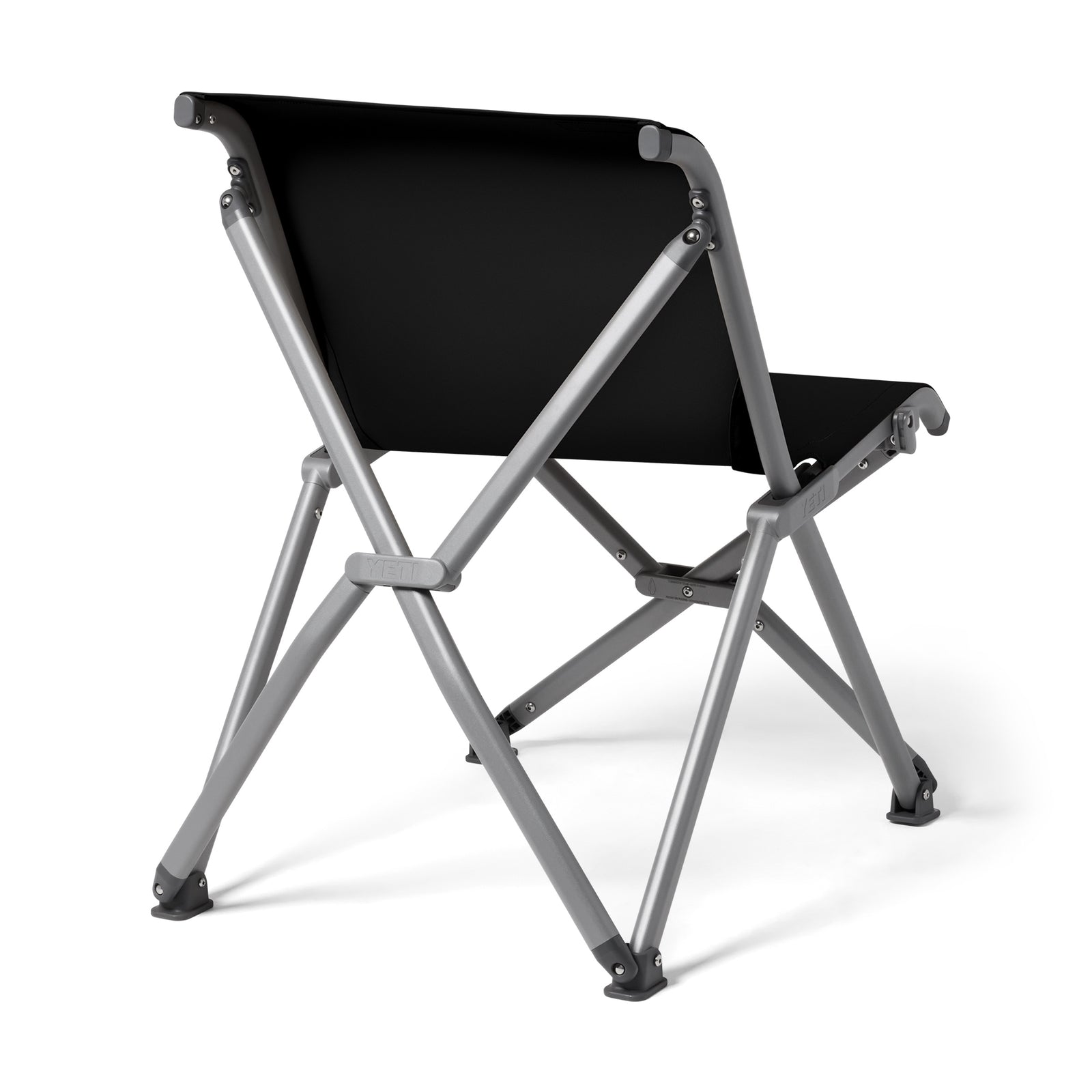 Der YETI® Camping Stuhl Trailhead Field - Black von YETI ist von hinten auf weißem Hintergrund abgebildet und verfügt über ein einfaches, funktionales Design mit X-förmigen Stützen - ideal für jede Umgebung.