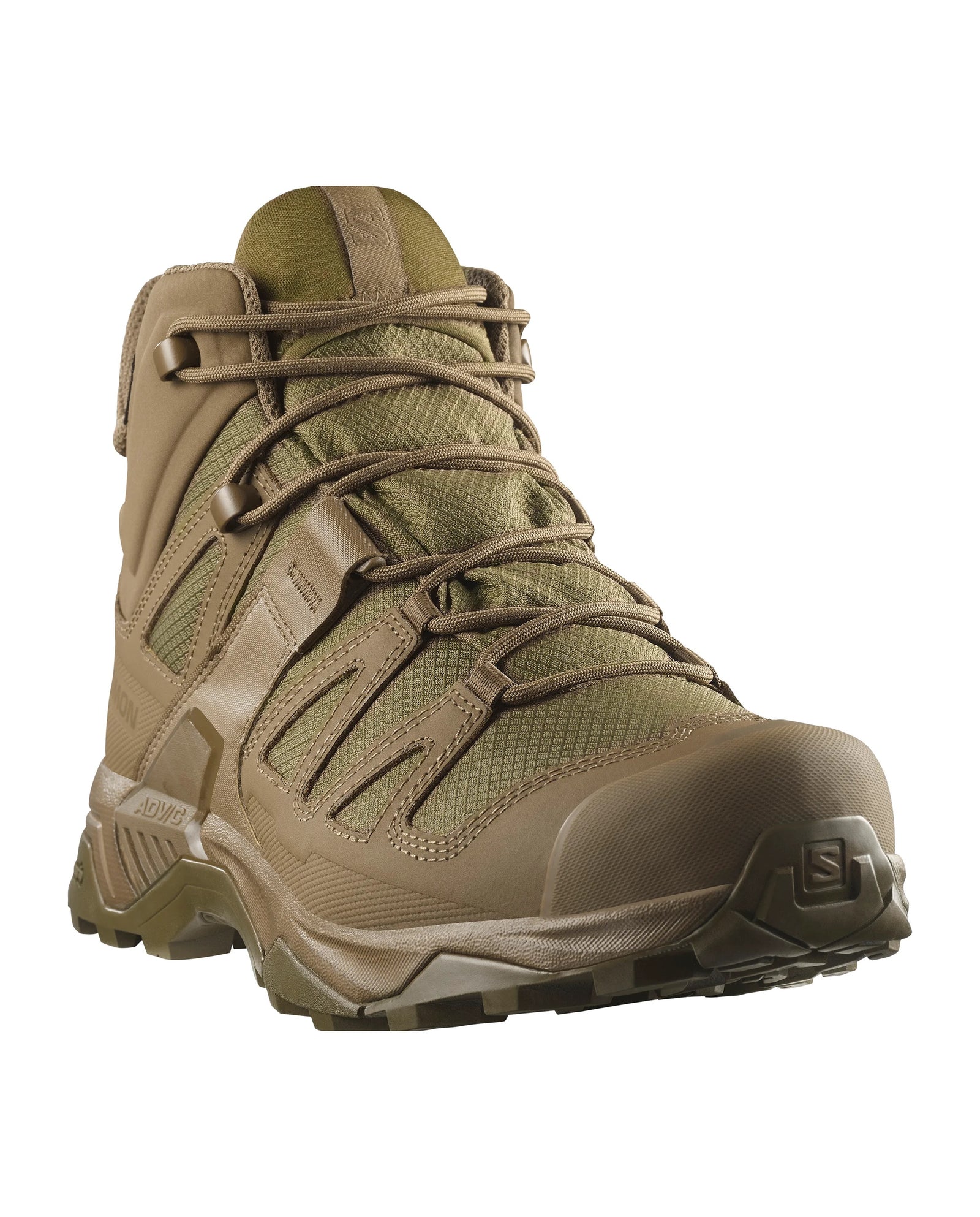 Ein einzelner SALOMON FORCES Salomon X ULTRA FORCES MID - Coyote Stiefel mit robustem Profil, Mesh-Einsätzen, strapazierfähigen Overlays und dicken Schnürsenkeln, dargestellt von vorne links vor weißem Hintergrund.
