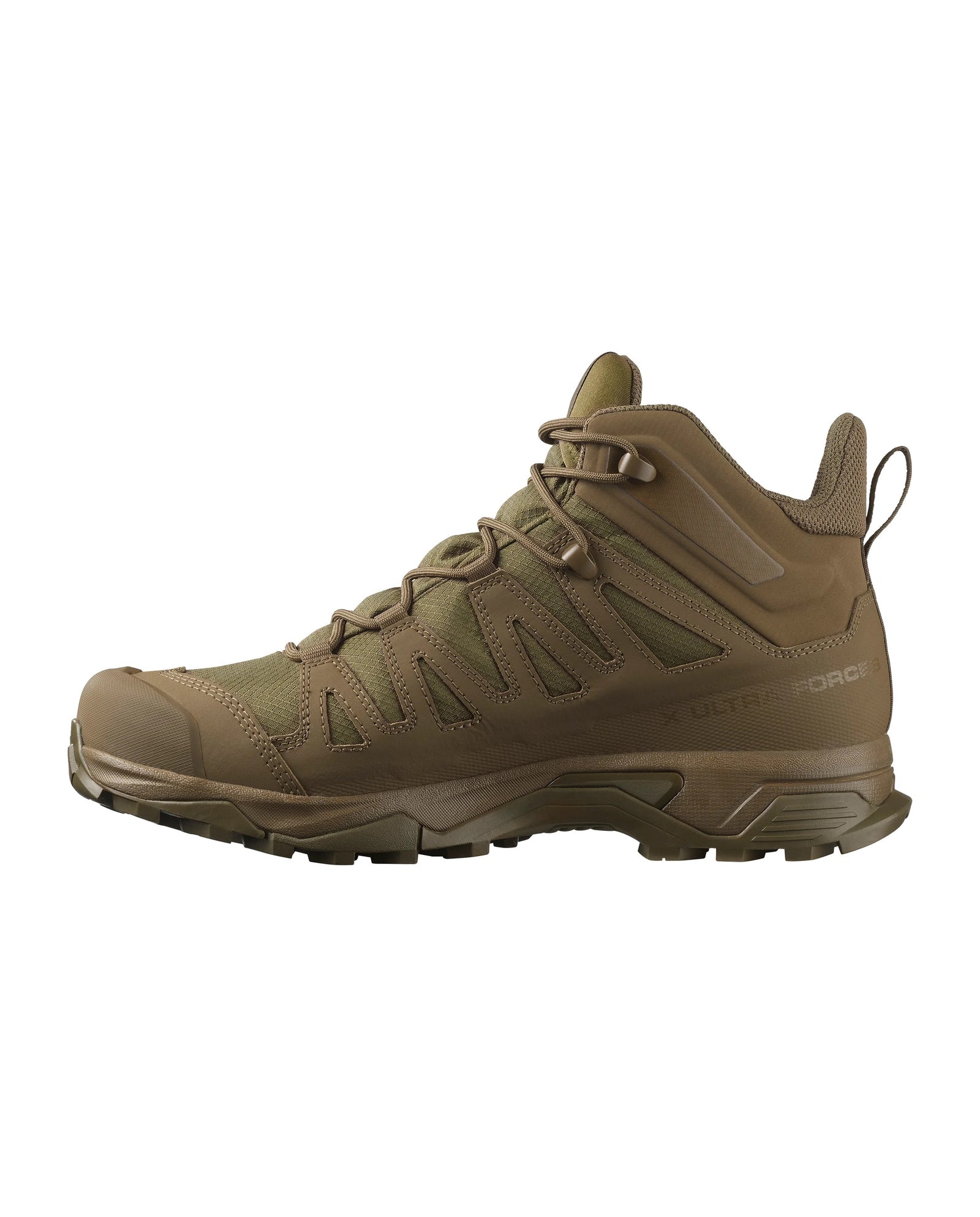 Eine Seitenansicht des SALOMON FORCES Salomon X ULTRA FORCES MID - Coyote, eines braunen, mittelhohen taktischen Schuhs mit robuster Sohle, verstärkter Spitze, Fersenlasche und detaillierten Nähten - ideal für den Outdoor- oder taktischen Einsatz.