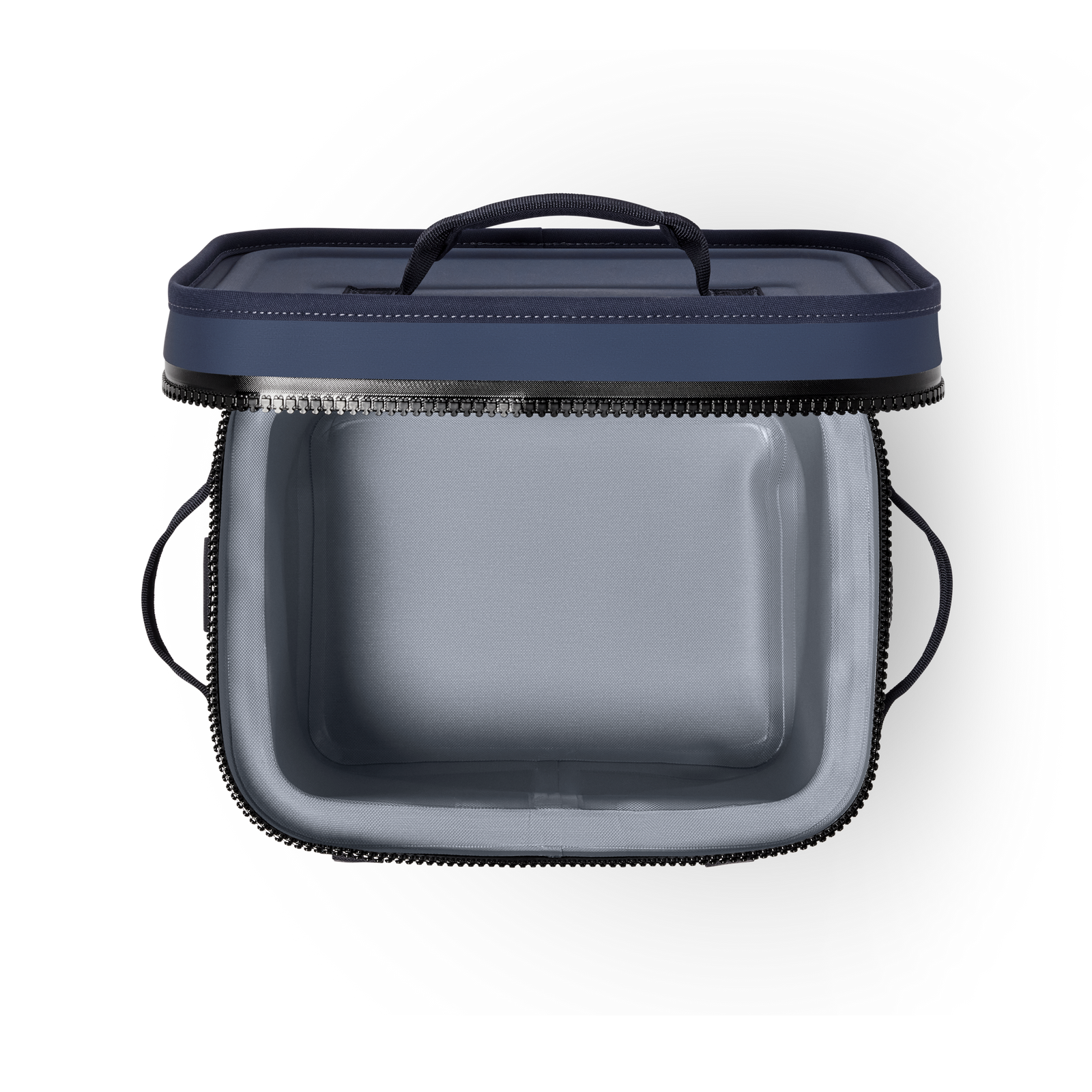 Draufsicht auf die YETI® Kühltasche Hopper Flip® 18 - Navy, eine leere, rechteckige, isolierte Soft Cooler mit marineblauem Deckel, schwarzem Reißverschluss und Griffen; mit hellgrauem Innenfutter. Eine großartige Alternative zu anderen weichen Lunch-Taschen.