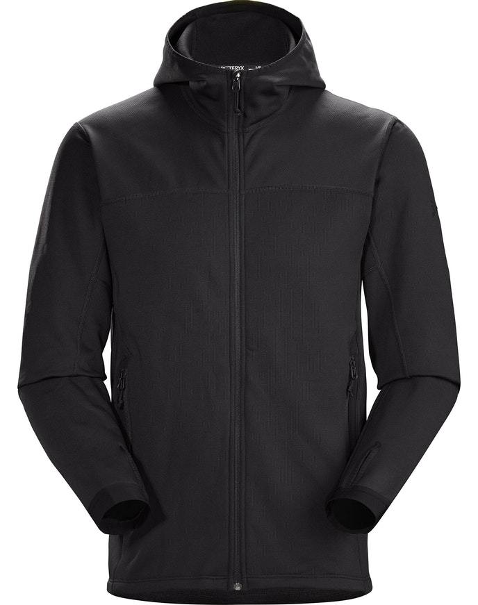 Die Arc'teryx Naga Hoody Full Zip Gen2.1 von ARC'TERYX LEAF ist eine schwarze Softshell-Jacke mit Kapuze, Front-Reißverschluss und zwei seitlichen Reißverschlusstaschen, die ein minimalistisches, logofreies Design auf einem schlichten weißen Hintergrund aufweist.