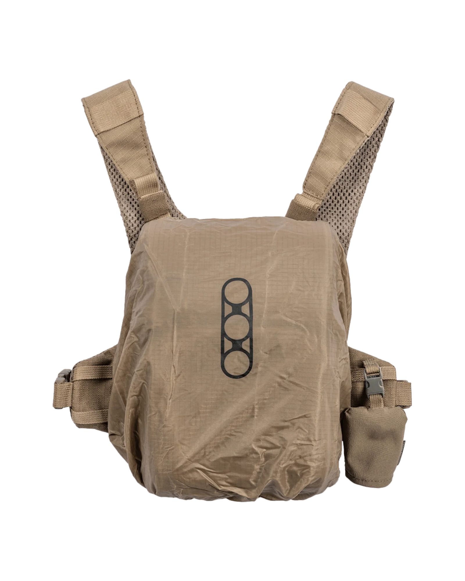Die EBERLESTOCK Recon Rain Fly ist eine hellbraune taktische Weste mit Mesh-Schultergurten, verstellbaren Seitengurten, einer Fronttasche mit schwarzem Rundlogo und einer kleinen Tasche auf der linken Seite - kompatibel mit dem Eberlestock Recon Bino Harness.