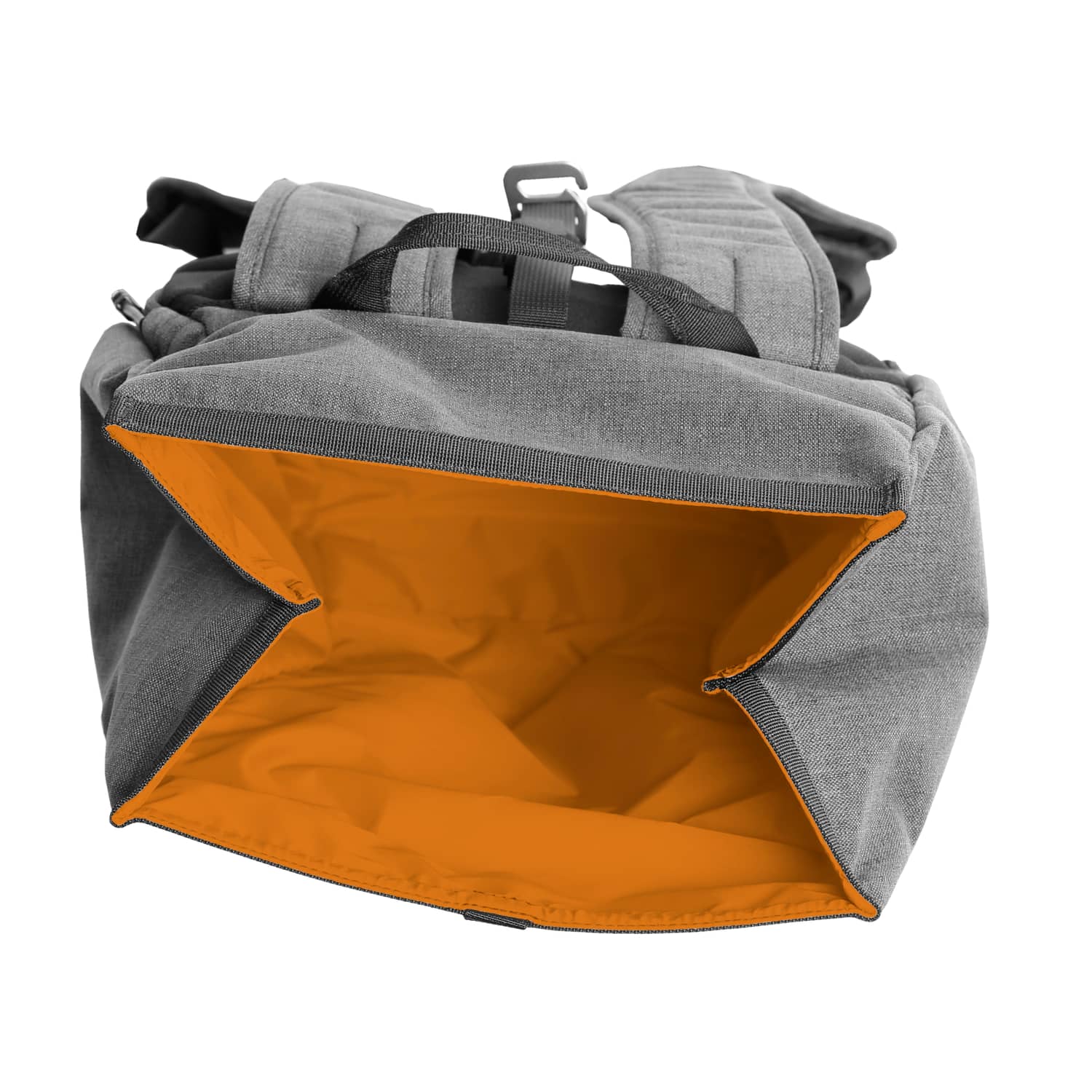 Der EXPED Rucksack Metro 30 ist ein grauer Stadtrucksack mit einer weit geöffneten Oberseite, die einen geräumigen, leuchtend orangefarbenen Innenraum offenbart. Er verfügt über gepolsterte Schultergurte und einen oberen Griff für bequemes Tragen.