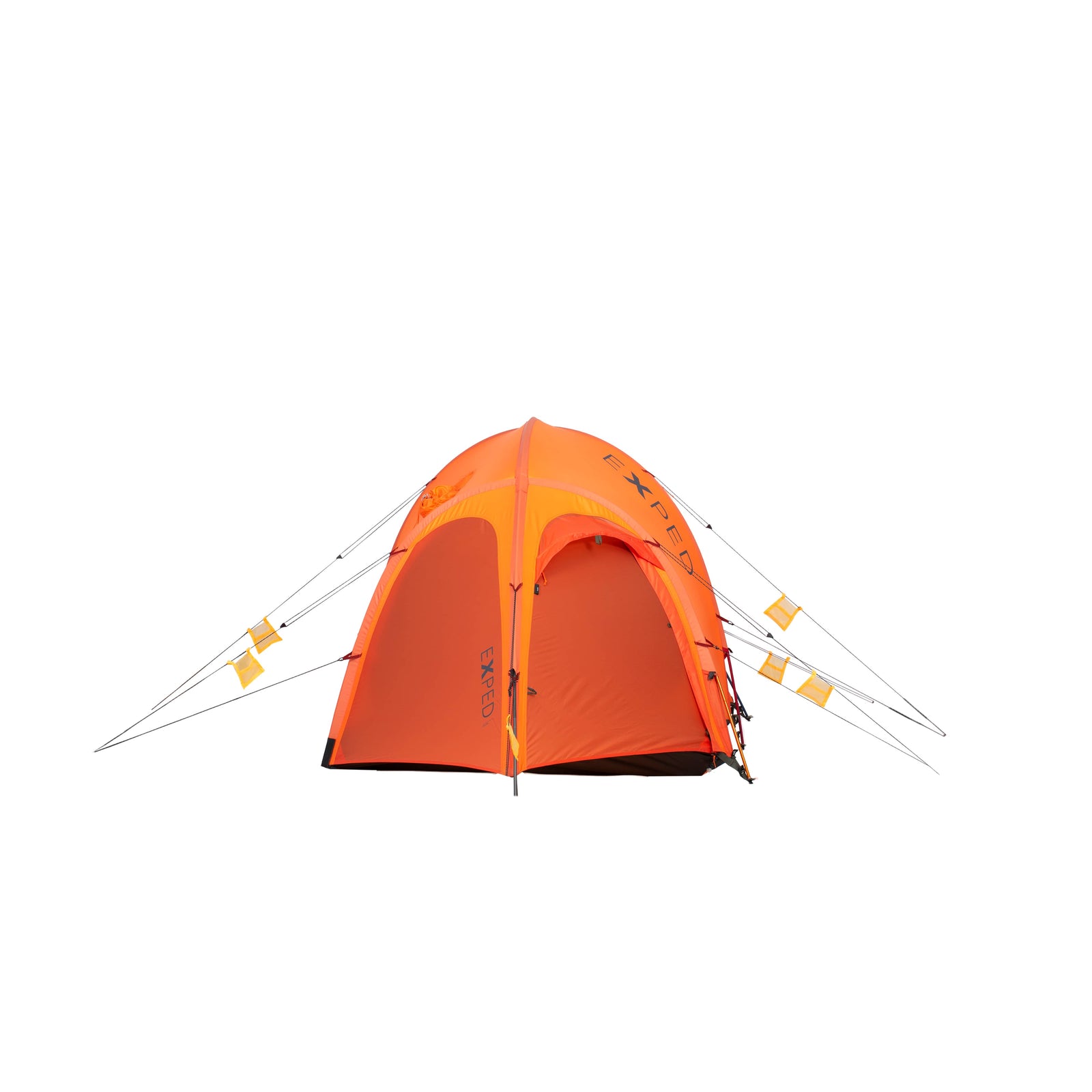 Ein orangefarbenes, kuppelförmiges Exped Zelt Polaris 4-Jahreszeiten-Zelt von EXPED wird mit Abspannleinen und Heringen vor einem weißen Hintergrund aufgestellt. Das runde Design des Zeltes zeigt die Marke EXPED und den Produktnamen Exped Zelt Polaris.