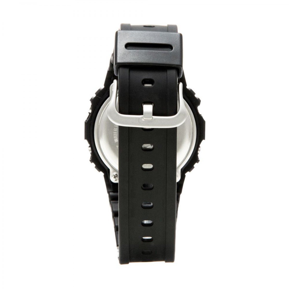 Rückansicht der G-SHOCK Uhr von G-SHOCK, einer Digitaluhr mit schwarzem Kautschukarmband, silberner Dornschließe und Edelstahlgehäuseboden auf weißem Hintergrund.