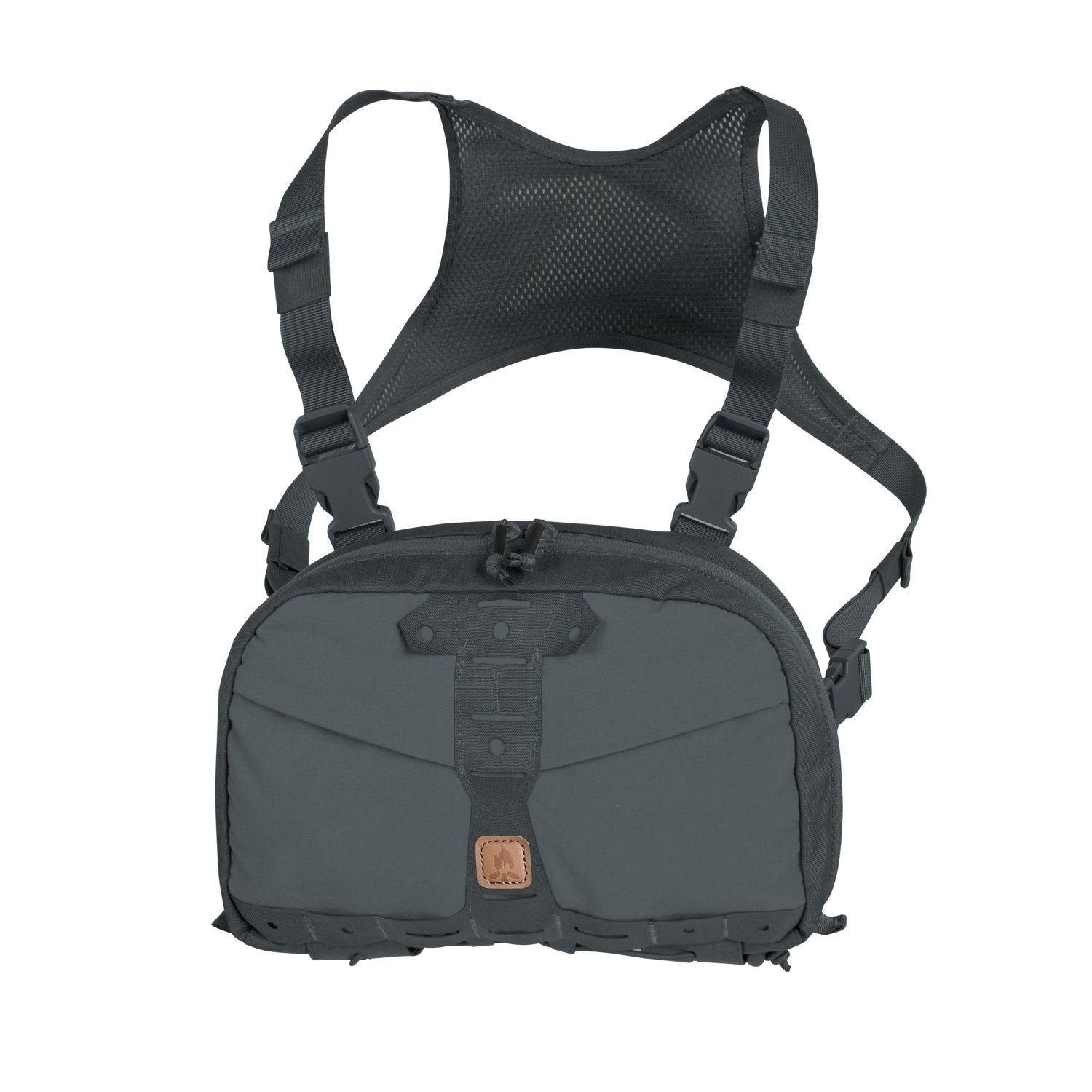Der HELIKON-TEX Chest Pack Numbat® in Shadow Grey ist mit verstellbaren Schultergurten, einem Netzrücken und einem Reißverschlussfach auf der Vorderseite ausgestattet und ermöglicht so ein freihändiges Tragen bei Outdoor-Aktivitäten.