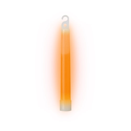 Der HELIKON-TEX Lightstick 6" - Orange ist mit einem weißen Haken versehen und strahlt ein sanftes, orangefarbenes Licht aus. Damit ist er ein ideales Outdoor-Licht oder ein zuverlässiger Begleiter für jedes Abenteuer - und das alles vor einem schlichten weißen Hintergrund.