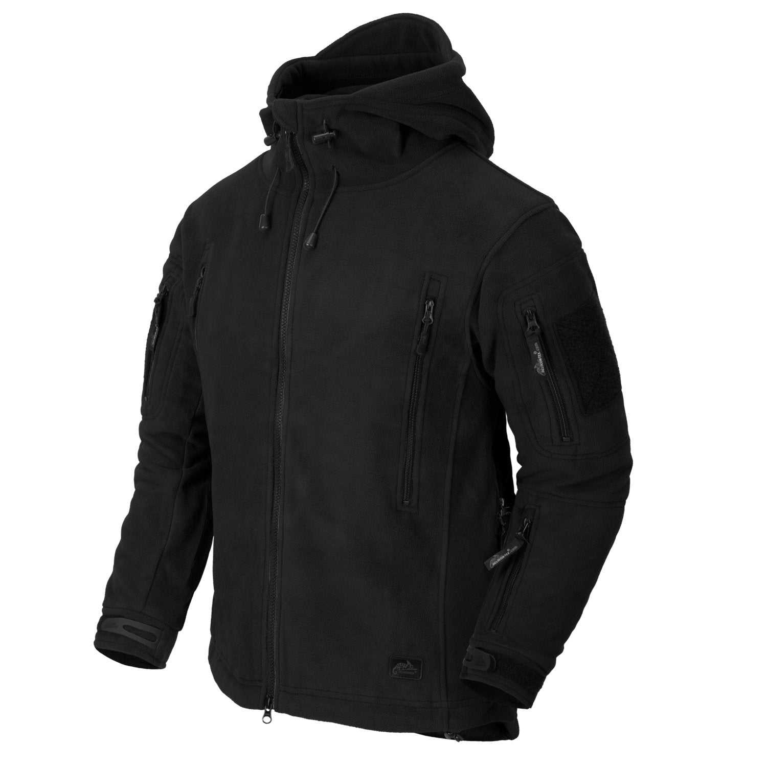 Die HELIKON-TEX Patriot Jacket Double Fleece in Schwarz bietet mehrere Reißverschlusstaschen an Brust, Ärmeln und Seiten, eine Kordelzugkapuze sowie ein Klettpatch am linken Arm.