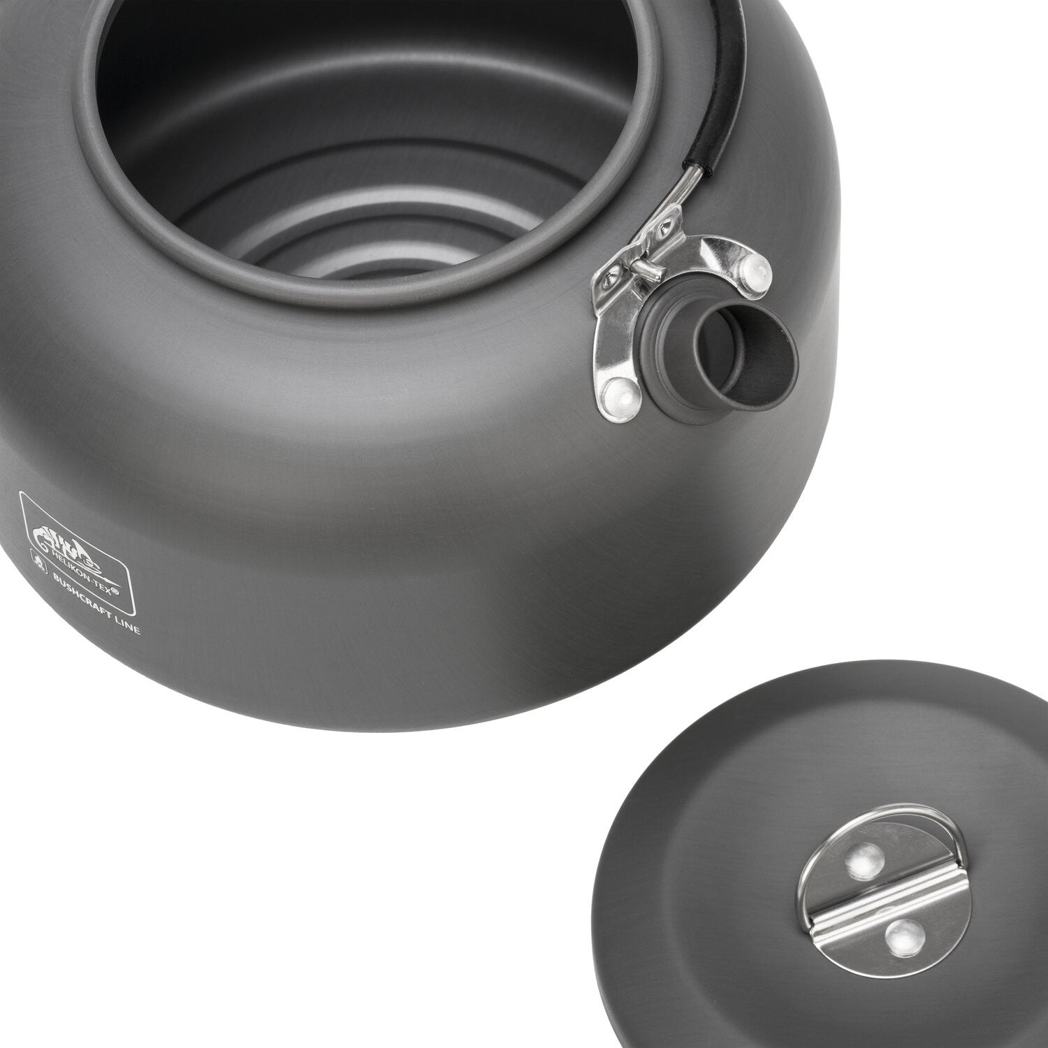 Eine Nahaufnahme des HELIKON-TEX Helikon-Tex Wasserkessels Camp Kettle mit abgenommenem Deckel, wobei die Tülle, der Griff und die inneren Rillen hervorgehoben werden - ein unverzichtbares Bushcraft-Zubehör für Outdoor-Fans.