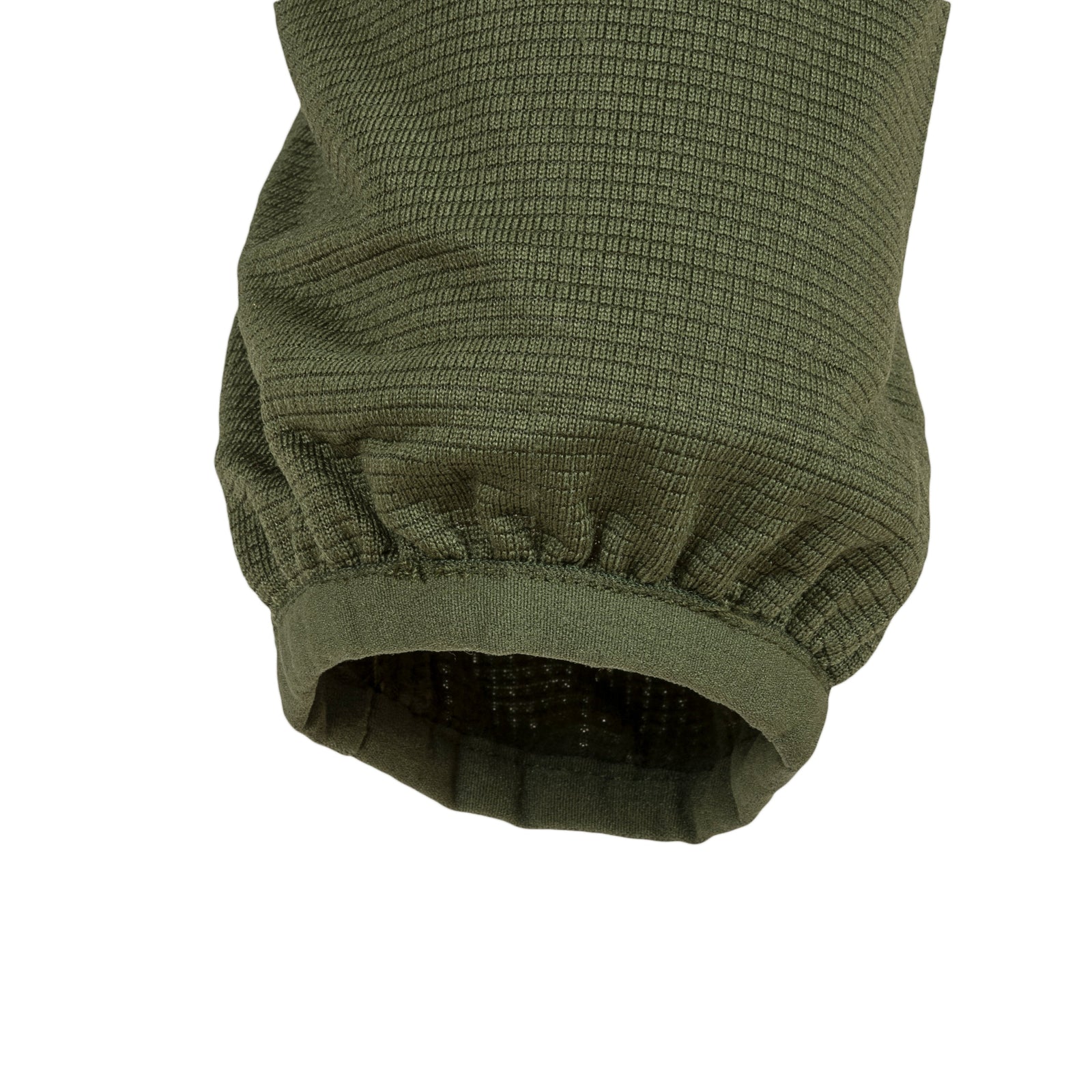 Nahaufnahme des elastischen Bündchens am Ende eines langen Ärmels aus strukturiertem olivgrünem Stoff - Teil des HIGHLANDER FORCES Tactical Hirta Fleece.