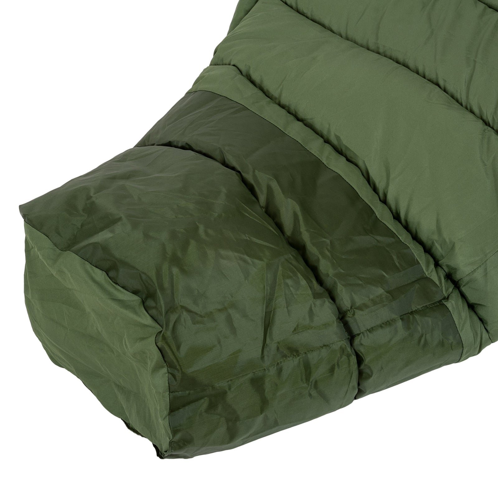 Nahaufnahme des Fußteils des HIGHLANDER FORCES Highlander Schlafsack Phoenix Ember 250. Hervorzuheben sind die wattierte, gesteppte Struktur und die rechteckige Form - ideal als 3-Jahreszeiten-Schlafsack.