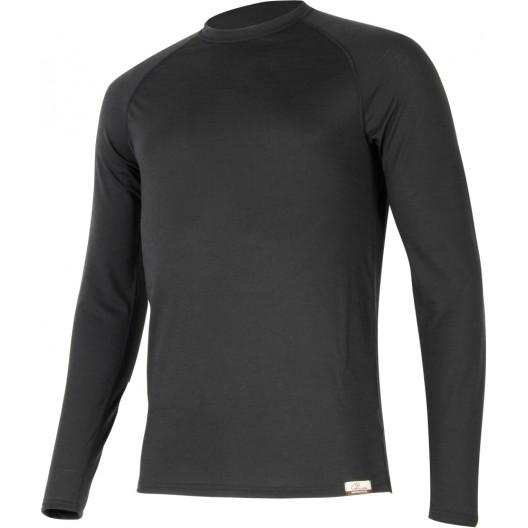 Das LASTING Merinoshirt LS Herren Modell Atar in schwarz auf weißem Grund ist tailliert geschnitten, hat lange Ärmel und keine sichtbaren Logos oder Muster.