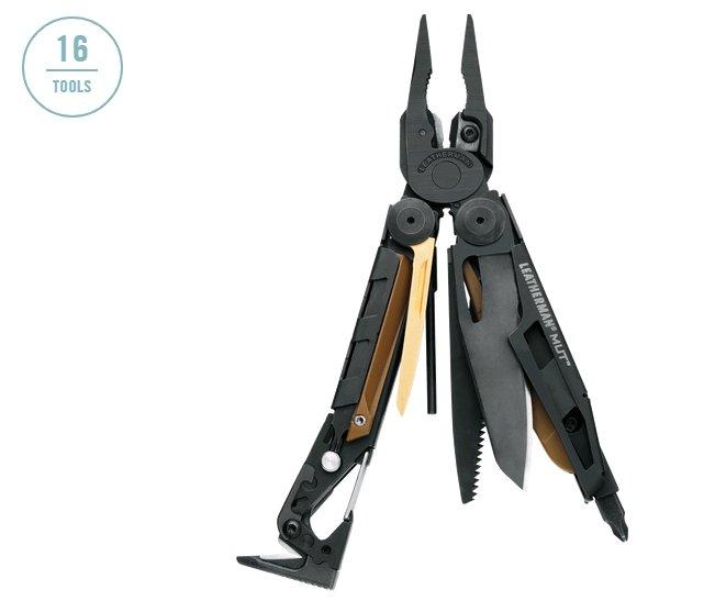 Ein schwarz-goldenes LEATHERMAN Leatherman MUT® BLACK Multitool mit Zange, Messer, Säge, Waffenzerlegungsdorn und weiteren Werkzeugen ausgefahren; ein blauer Kreis oben links zeigt "16 Tools".