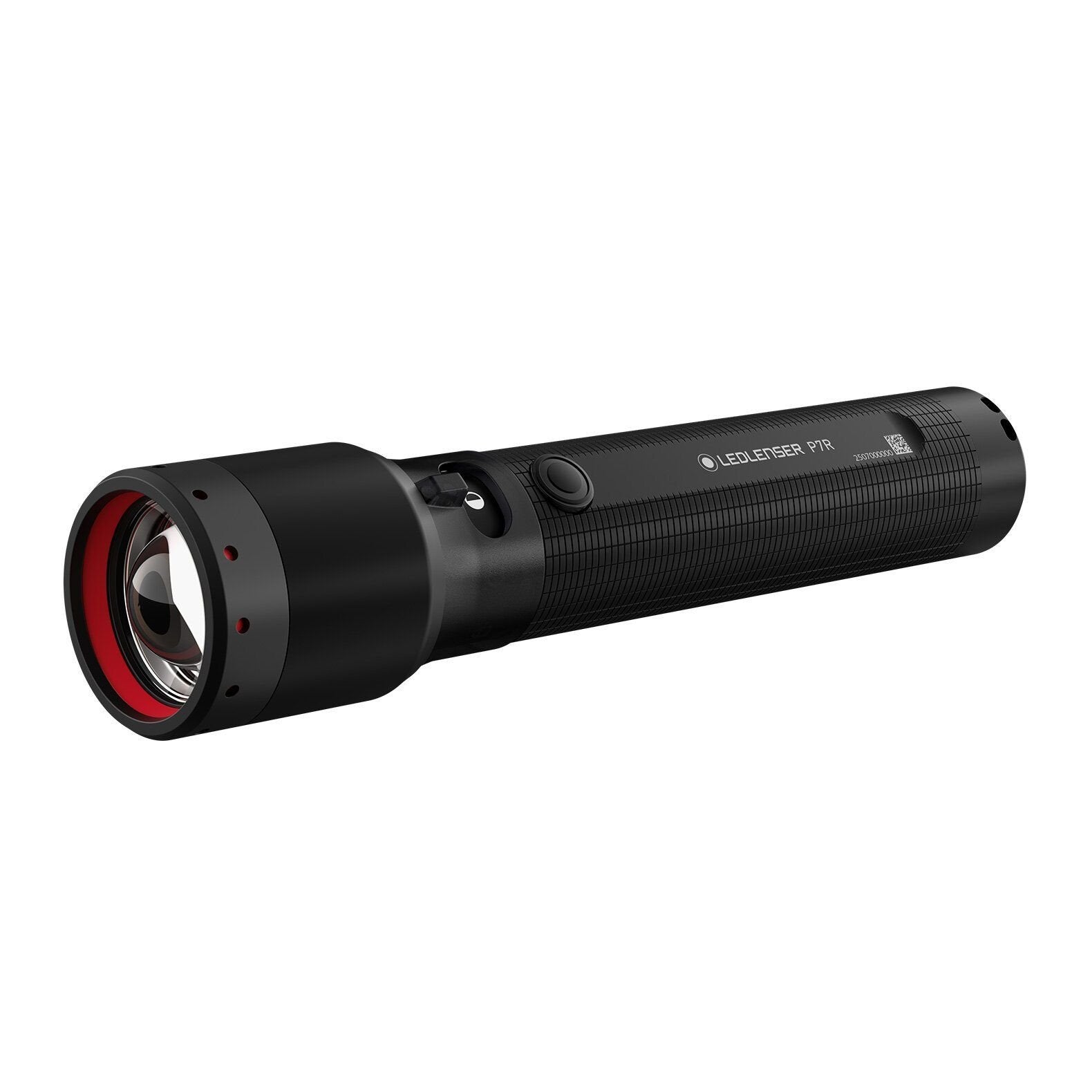 Die LEDLENSER Ledlenser Taschenlampe P7R ist eine schwarze, handgehaltene LED-Taschenlampe mit strukturiertem Griff, roten Linsenakzenten und einem seitlichen Knopf. Sie liefert bis zu 2000 Lumen und hat ihren Namen auf dem Gehäuse in der Nähe des Kopfes aufgedruckt.