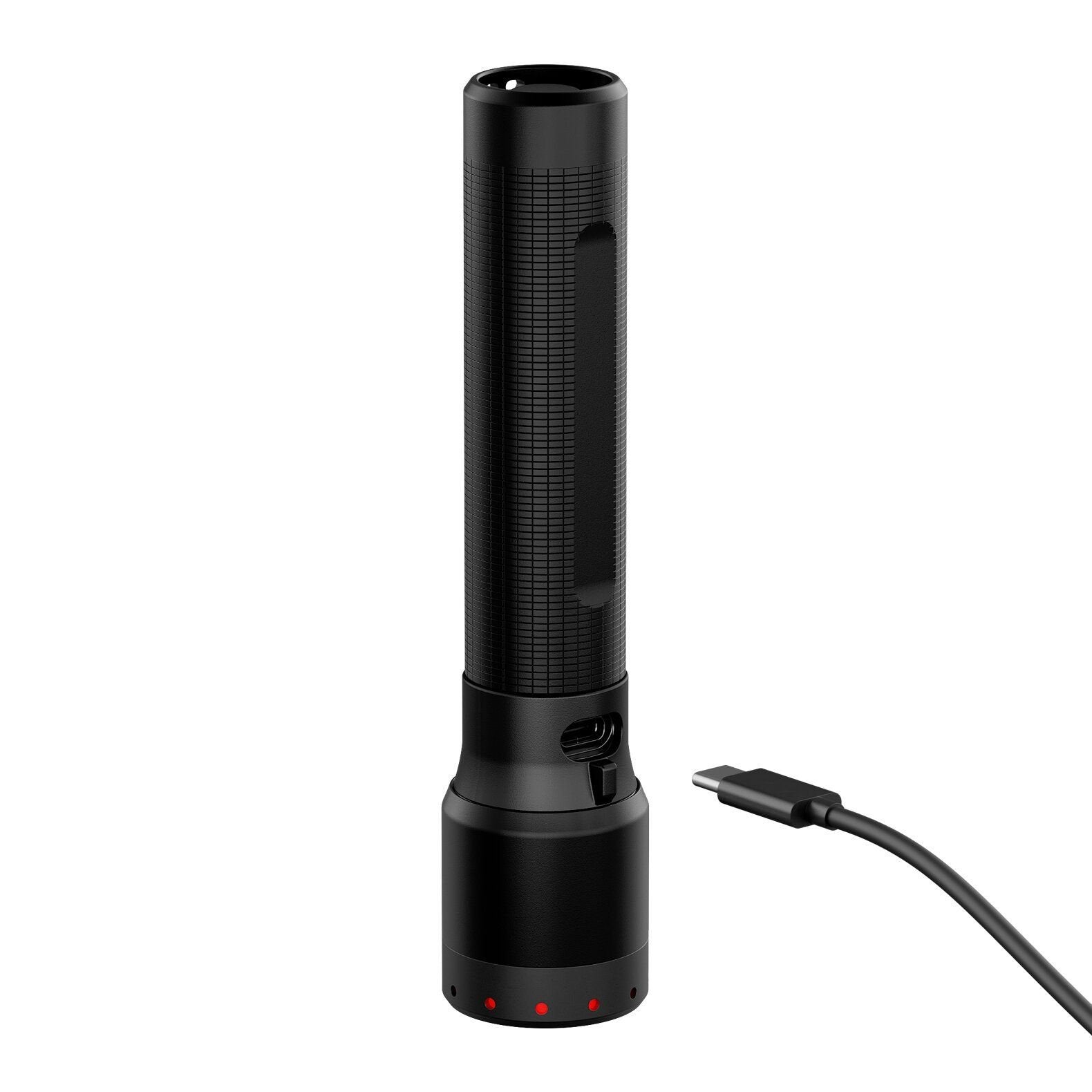 Die LEDLENSER Ledlenser Taschenlampe P7R ist eine schwarze, zylindrische Taschenlampe mit strukturiertem Griff, USB-C-Ladeanschluss und Kabel sowie vier roten Kontrollleuchten an der Basis, die 2000 Lumen Helligkeit liefern.