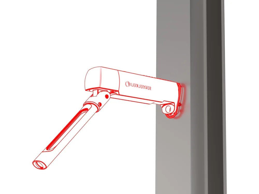 Ein grauer automatischer Türschließer mit Hebelarm ist an einem vertikalen Türrahmen montiert, der rot umrandet ist. Eine Arbeitsleuchte wie die LEDLENSER Ledlenser W7R Work kann helfen, den Installationsbereich zu beleuchten.