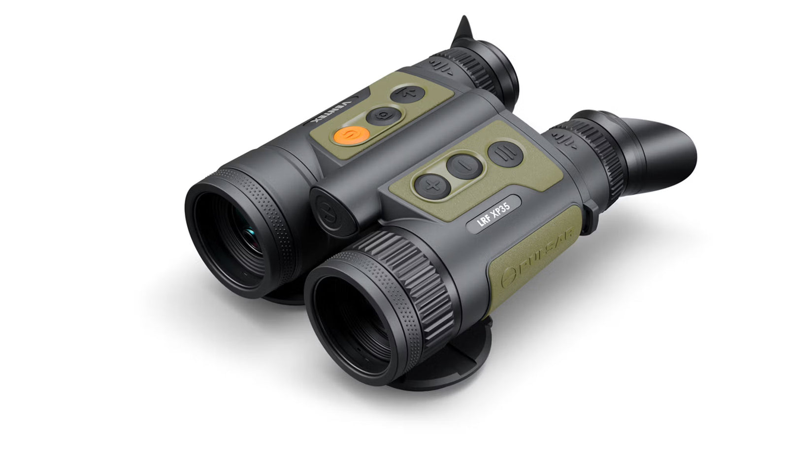 Ein Paar PULSAR Pulsar WLO Wärmebildfernglas Ventex XP35 digitales Nachtsichtgerät mit einem robusten grün-schwarzen Design, zwei Okularen und mehreren Steuertasten, die auf einer weißen Oberfläche angezeigt werden.