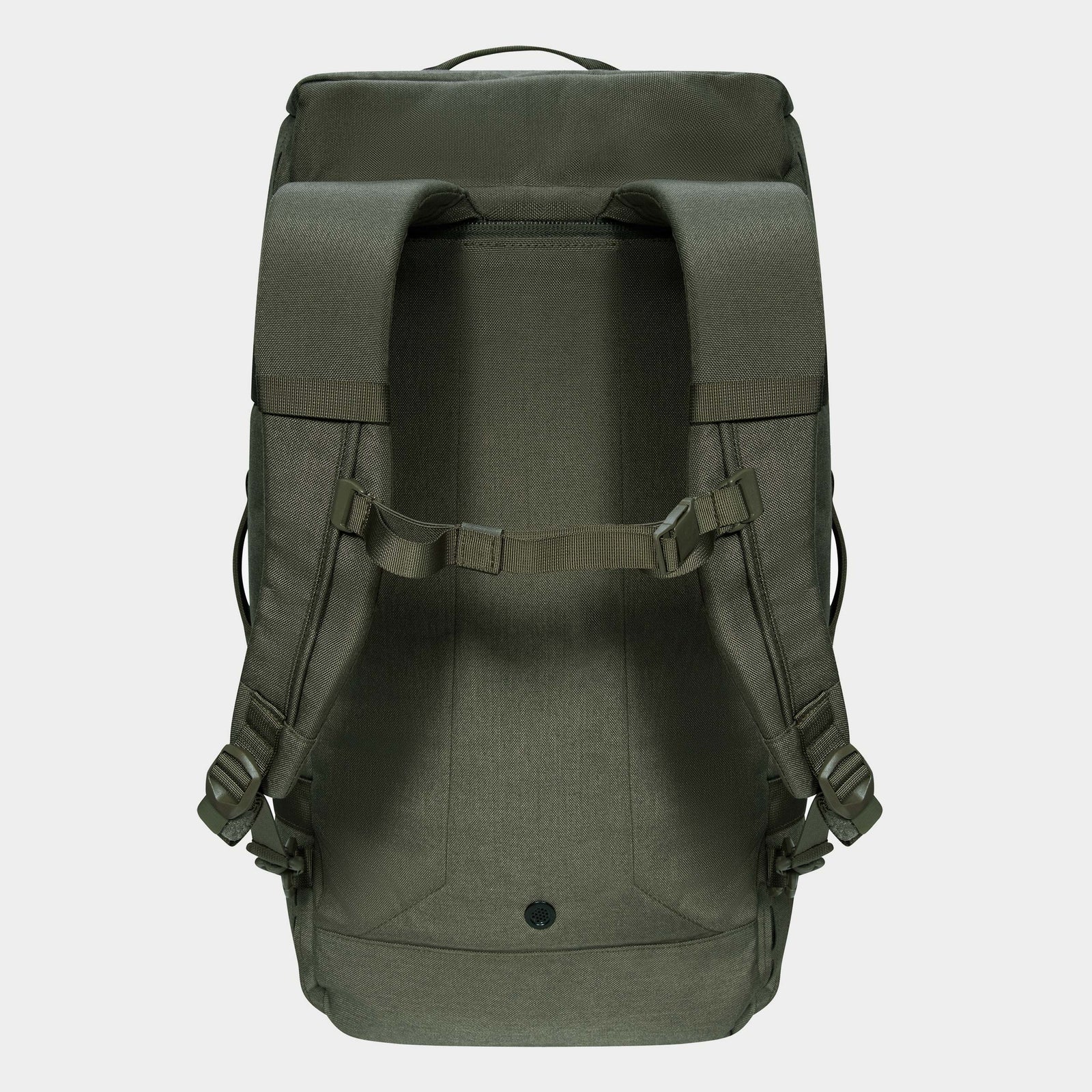 Die STOIRM 50L Duffel Bag von STOIRM wird von hinten gezeigt und verfügt über zwei gepolsterte Schultergurte, verstellbare Schnallen und einen Brustgurt. Diese wasserabweisende Tasche bietet Komfort und Nutzen auf einem schlichten hellgrauen Hintergrund.