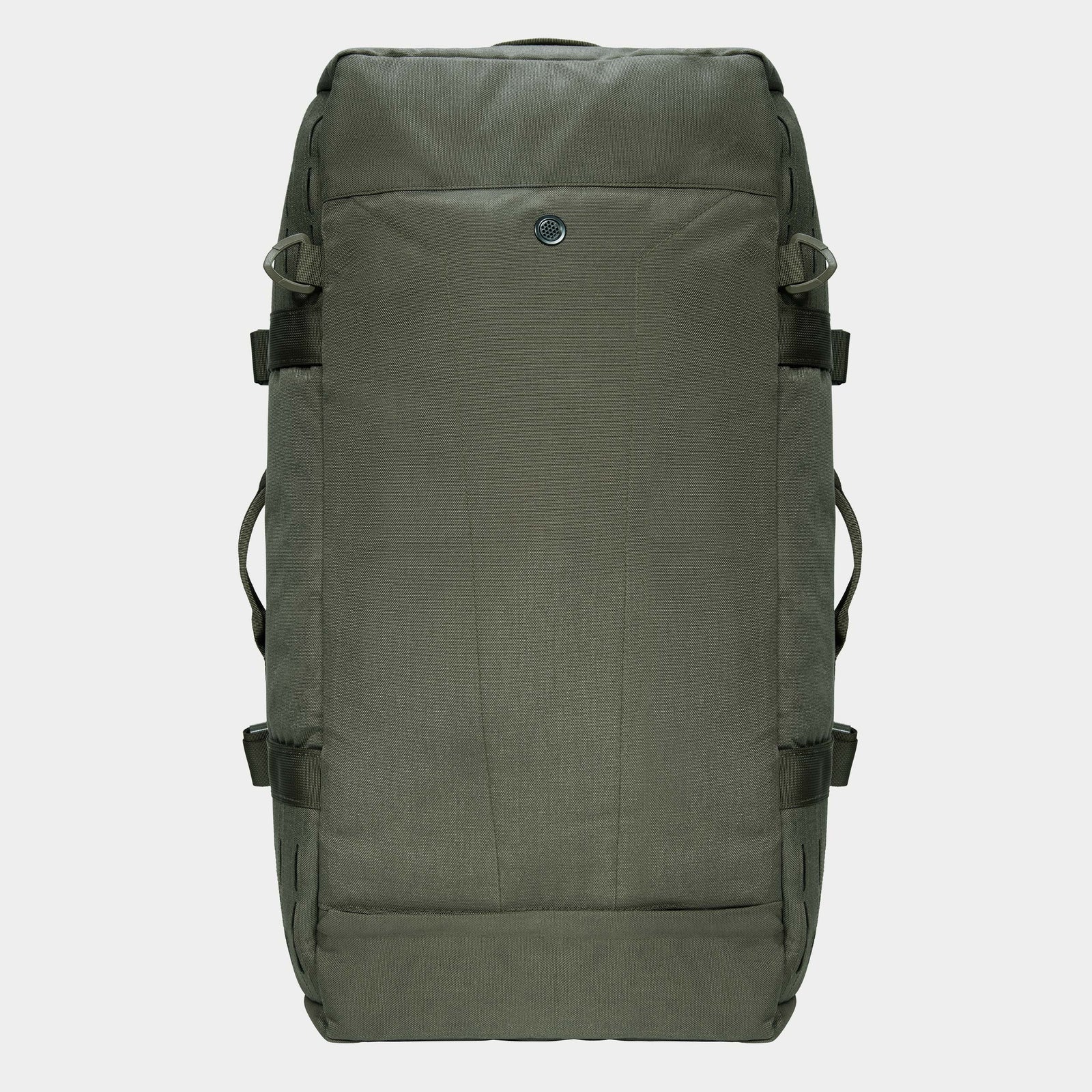 Die STOIRM 50L Duffel Bag ist eine große, rechteckige, olivgrüne Reisetasche mit Griffen oben und an den Seiten, minimalen Details, einem kleinen kreisförmigen Logo in der oberen Mitte, einem robusten, strukturierten Design und ist wasserabweisend.