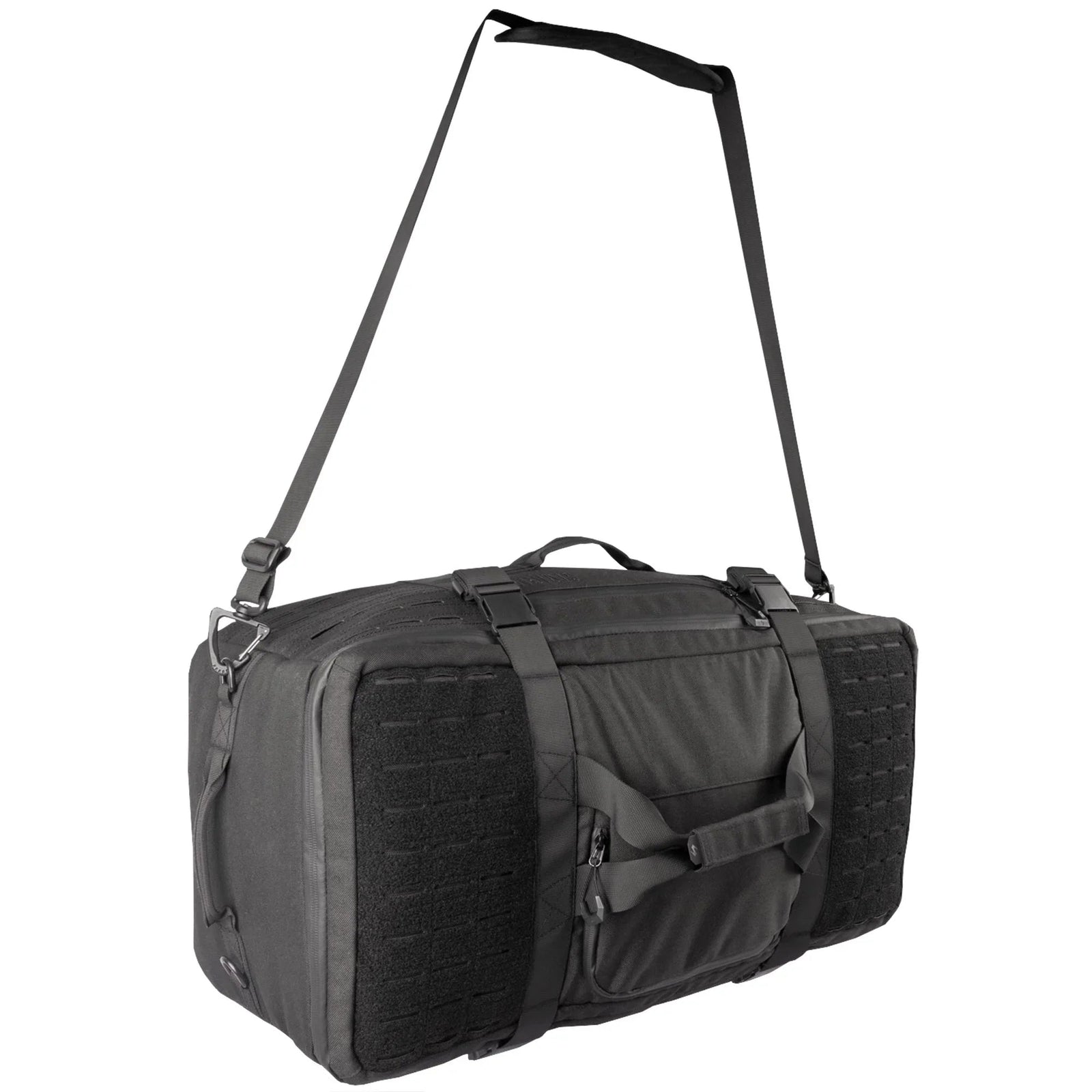 Die große schwarze STOIRM 50L Duffel Bag von STOIRM mit Schulterriemen, stabilen Griffen, sicheren Schnallen und geräumigen Taschen ist auf weißem Hintergrund abgebildet - perfekt als wasserabweisende Tasche für jedes Abenteuer.