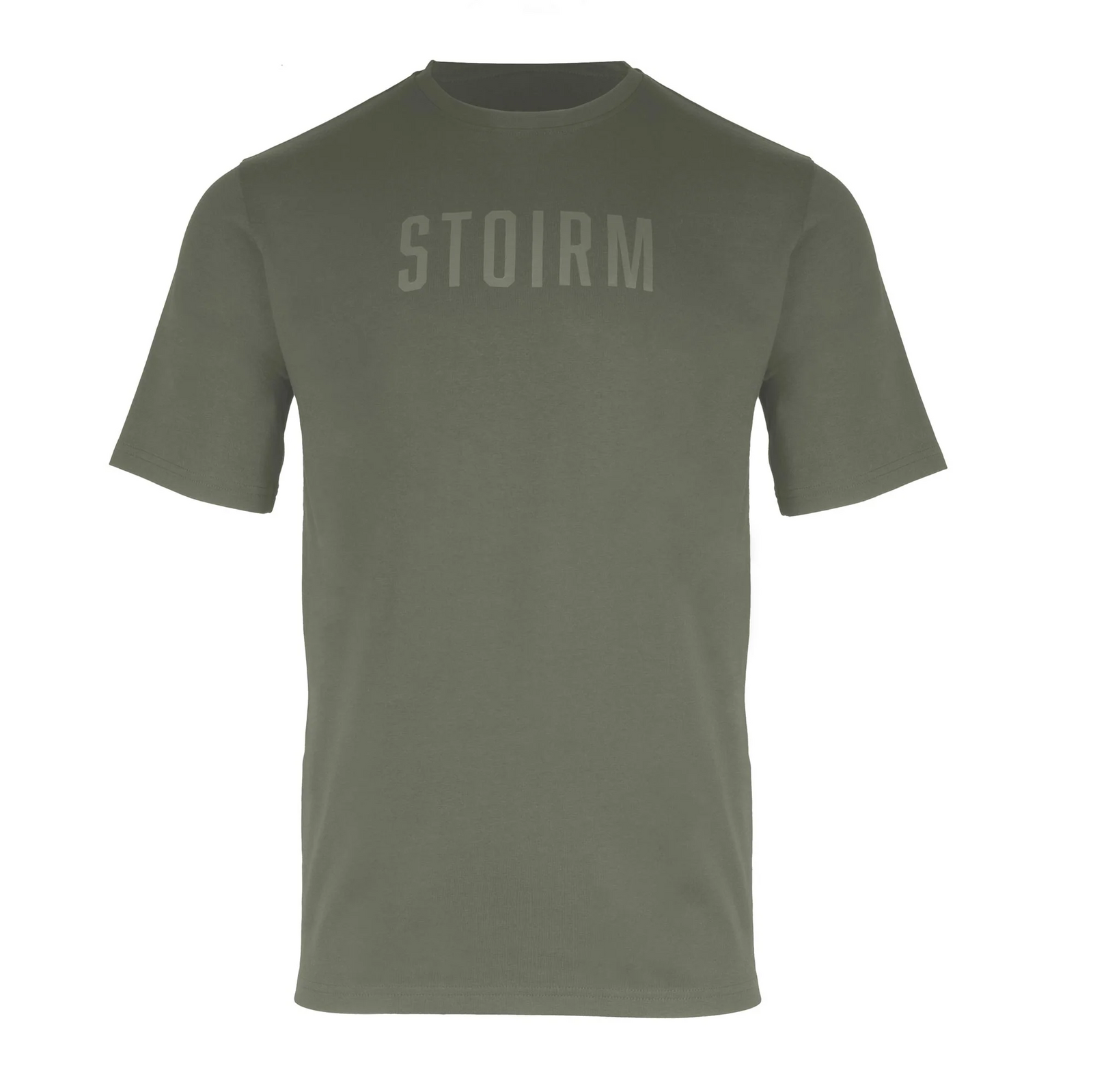 Das STOIRM Baumwoll-T-Shirt - Ranger Green ist ein schweres, kurzärmeliges Baumwoll-T-Shirt mit einem großen grünen Schriftzug auf der Brust, der flach auf einem weißen Hintergrund liegt.