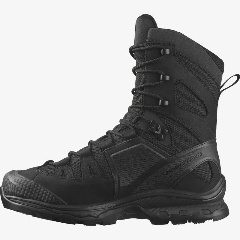 Der SALOMON FORCES Salomon QUEST 4D FORCES 2 HIGH GTX DE in Schwarz ist ein taktischer Stiefel mit hohem Knöchelschutz, robuster Sohle, verstärktem Zehenbereich, Mesh-Einsätzen, Schnürung und strapazierfähiger GORE-TEX Technologie. Seitenansicht vor weißem Hintergrund.
