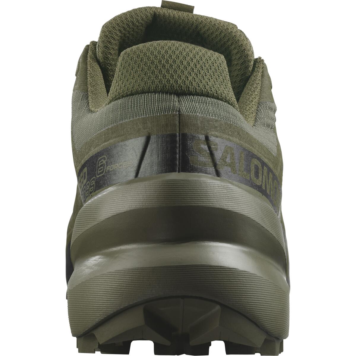 Rückansicht eines SALOMON FORCES SPEEDCROSS 6 FORCES - Ranger Green Trailrunning-Schuhs. Hervorzuheben sind die Ferse, die strukturierte Sohle, das Mesh-Obermaterial und das Salomon-Branding - ideal für breite Füße.