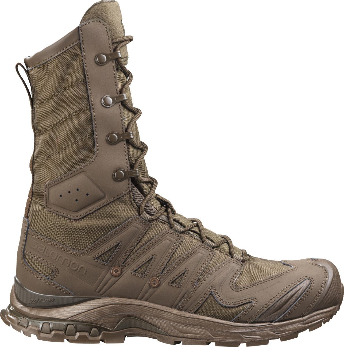 Der Salomon XA FORCES JUNGLE - Earth Brown ist ein taktischer High-Top-Stiefel von SALOMON FORCES mit robustem Profil, Metallösen und strapazierfähigem, schnelltrocknendem Material auf weißem Hintergrund.