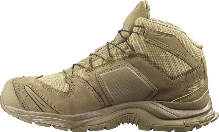 Der Salomon XA FORCES MID GTX - Coyote Brown von SALOMON FORCES ist ein taktischer Stiefel mit robuster Gummisohle, Obermaterial aus Mesh und Leder, verstärktem Zehenbereich, Knöchelstütze und wasserdichtem GORE-TEX. Abgebildet im Seitenprofil für den militärischen Einsatzschuh-Einsatz.