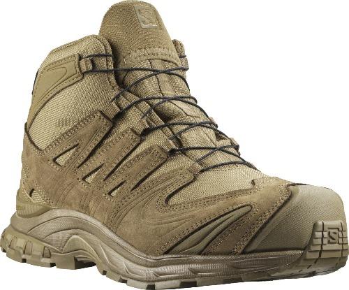 Der SALOMON FORCES Salomon XA FORCES MID GTX - Coyote Brown ist ein brauner, mittelhoher taktischer Stiefel mit robustem Profil, Mesh- und Wildledereinsätzen, schwarzen Schnürsenkeln und wasserdichtem GORE-TEX Schutz für den Outdoor- oder Militäreinsatz.