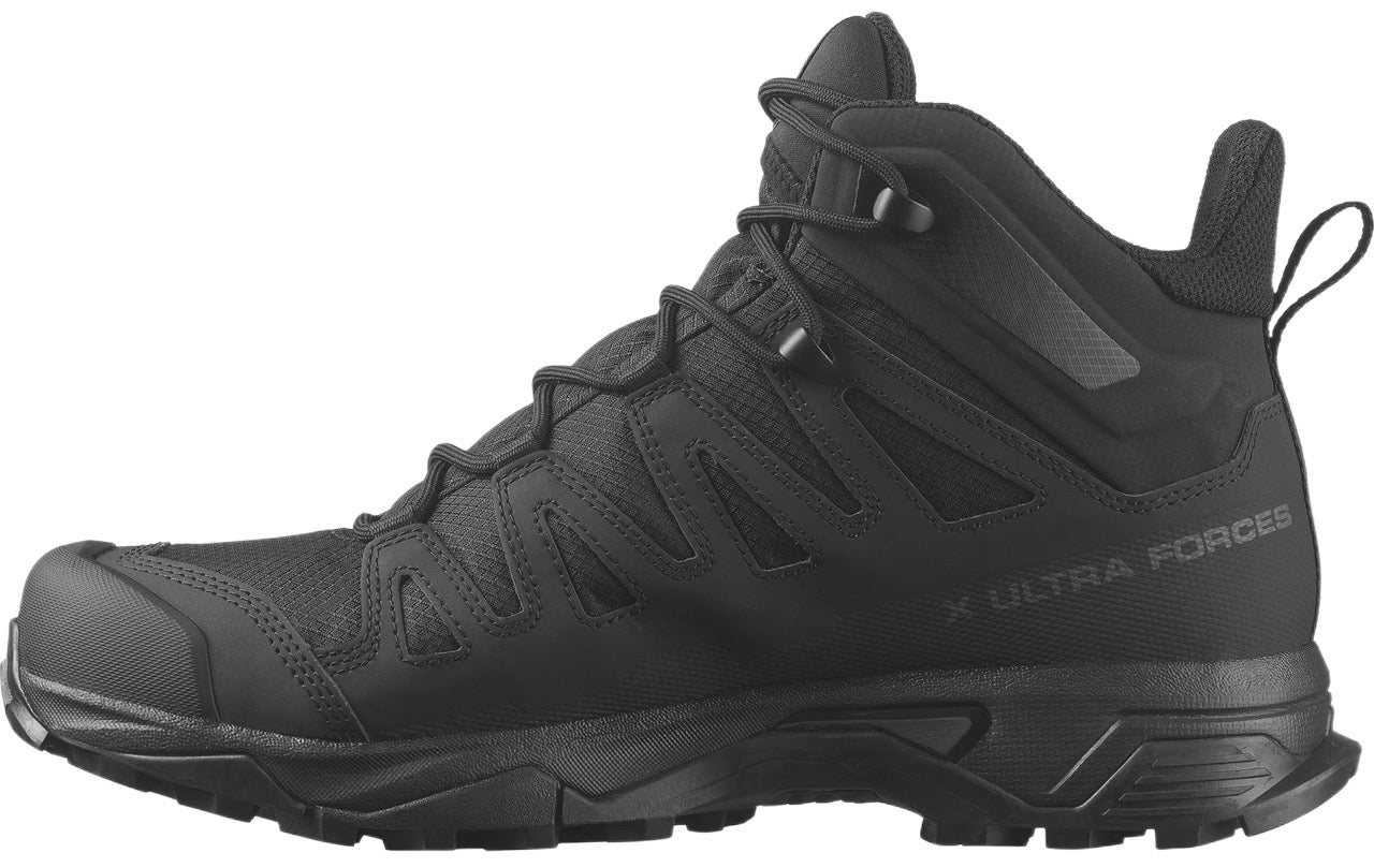 Der Salomon X ULTRA FORCES MID GTX - Black von SALOMON FORCES ist ein mittelhoher GORE-TEX Wanderschuh mit robustem Profil, verstärkter Spitze, sicherer Schnürung, Fersenschlaufe und "ULTRA FORCES" an der Seite. Ideal für sportliche Wanderschuh Herren.