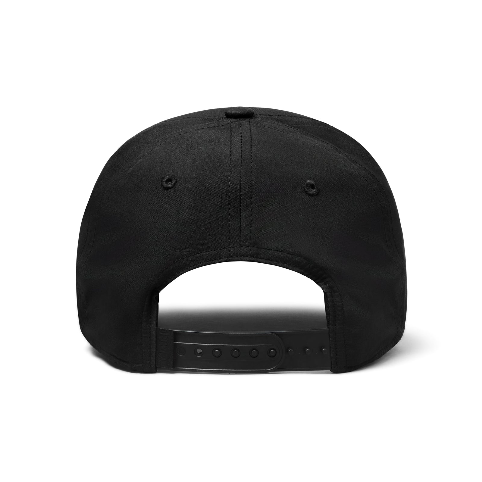 Rückansicht der YETI® Baseballkappe von YETI mit verstellbarem Schnappverschluss und zwei Belüftungslöchern auf jeder Seite - ideal für Outdoor-Abenteuer.