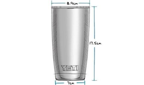 Ein schwarzer YETI® Becher Rambler 20 Oz Becher von YETI mit einer Breite von 8,9 cm an der Oberseite, 7 cm am Boden und 17,5 cm Höhe.
