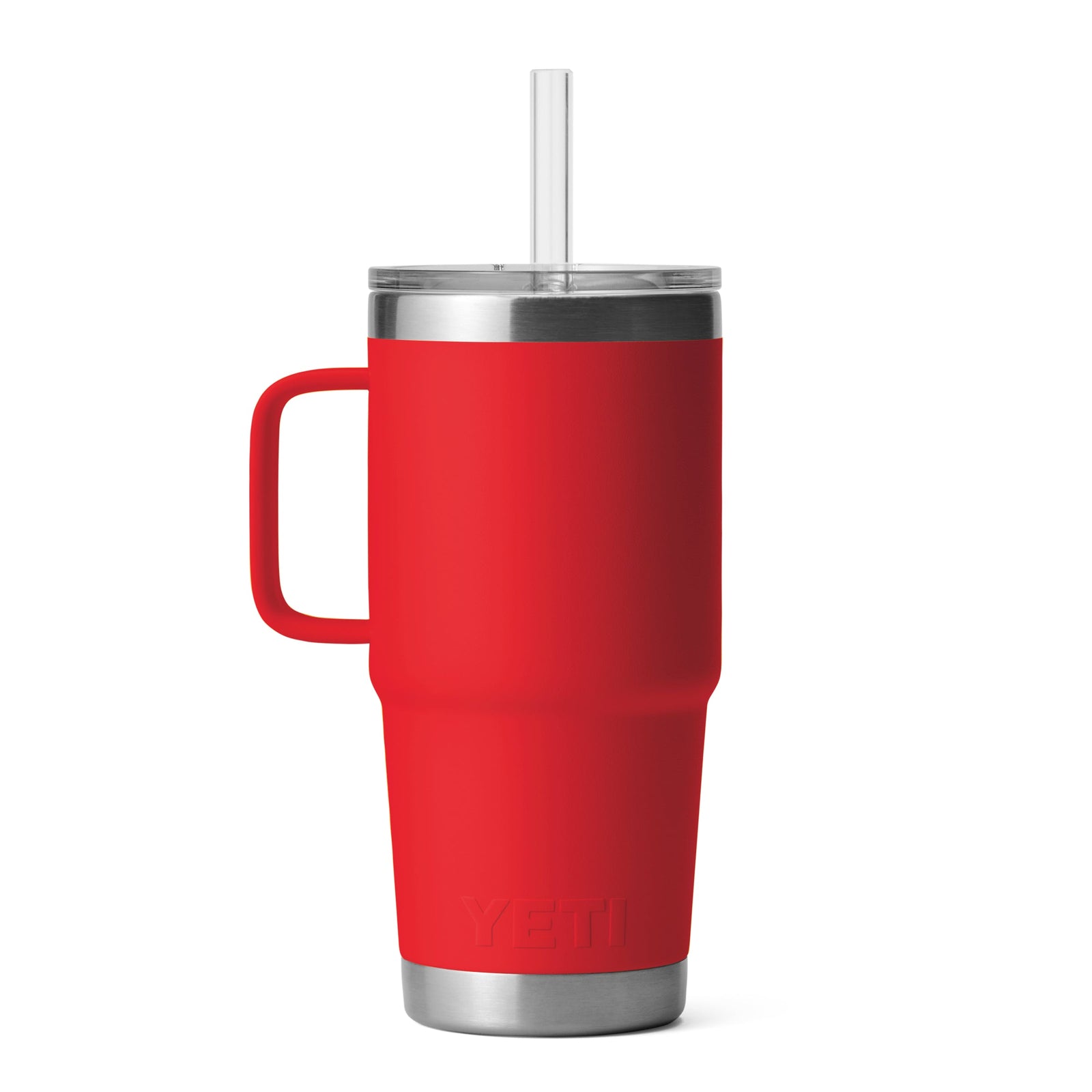 Der YETI® Becher Rambler 25 Oz Straw Mug in Rescue Red mit Henkel, Edelstahlboden, durchsichtigem Strohhalmdeckel und wiederverwendbarem Strohhalm ist auf weißem Hintergrund abgebildet.