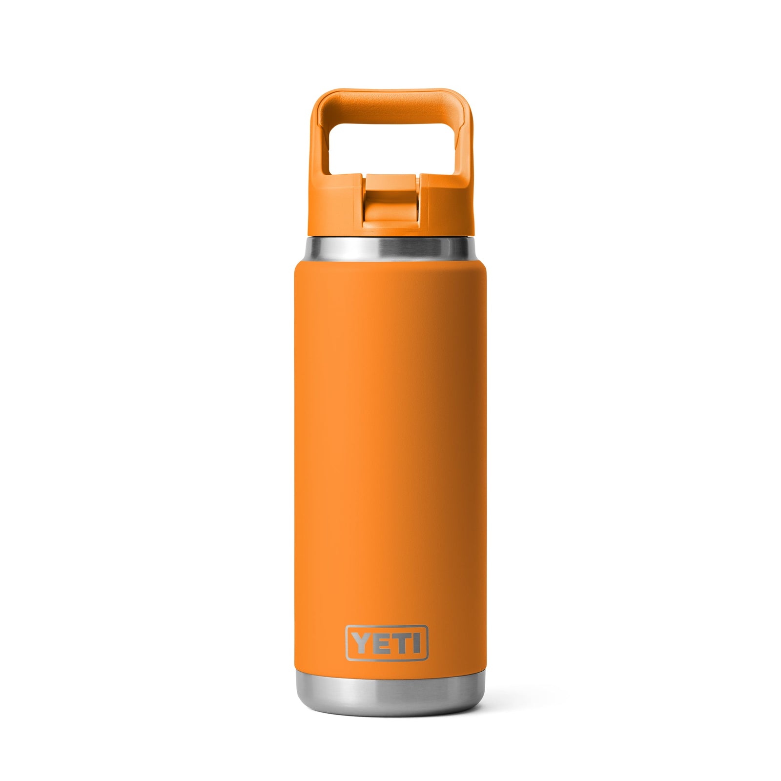 Die YETI® Flasche Rambler 26 Oz Straw in King Crab Orange hat einen stabilen Griff am Deckel, einen grauen Boden und steht aufrecht auf einem weißen Hintergrund.