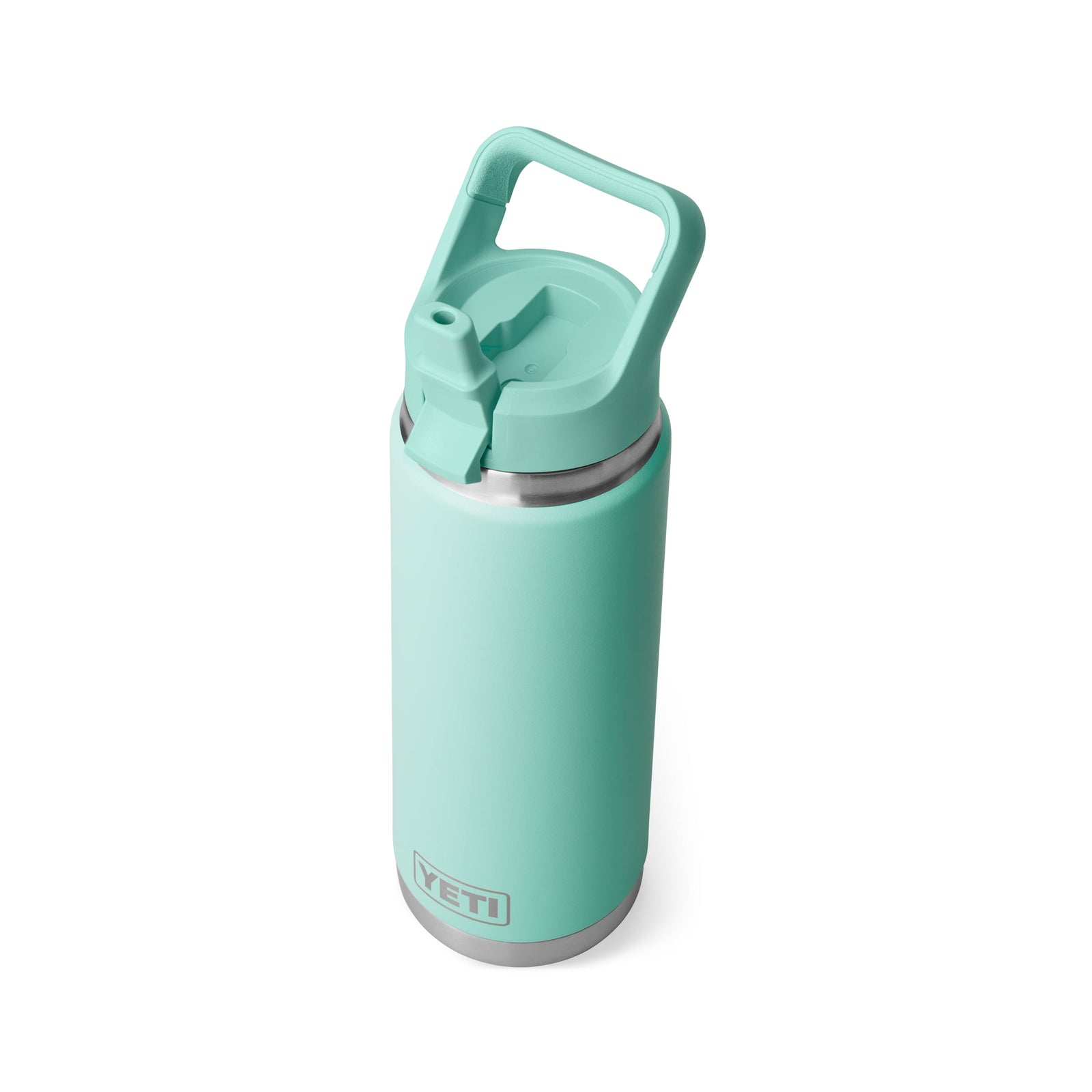 Die YETI® Flasche Rambler 26 Oz Straw in Seafoam mit silbernem Boden und aufklappbarem Strohhalmdeckel ist vor einem weißen Hintergrund abgebildet.